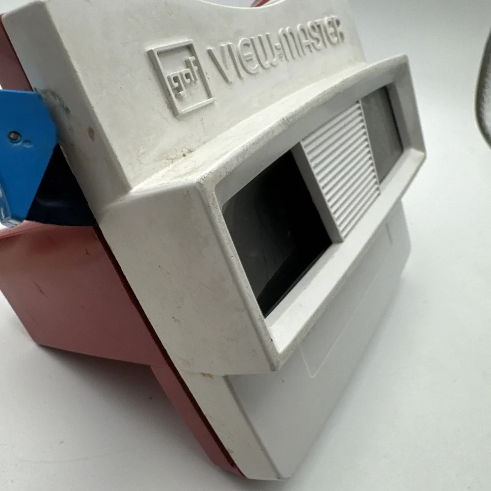 VINTAGE VIEW-MASTER - Vintage Red & White with Blue Lever - GAF - 3-D Viewer